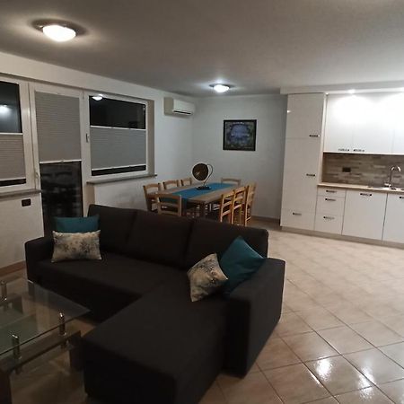 Črni Kal Apartma Apollonio מראה חיצוני תמונה
