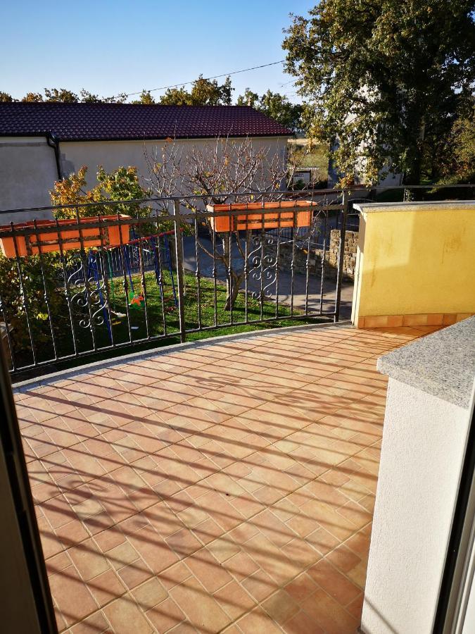 Črni Kal Apartma Apollonio מראה חיצוני תמונה
